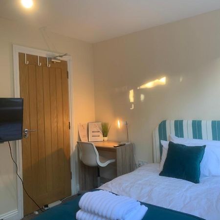 Cosy Room With Private Entrance & Ensuite ريدينج المظهر الخارجي الصورة
