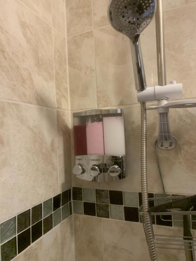 Cosy Room With Private Entrance & Ensuite ريدينج المظهر الخارجي الصورة